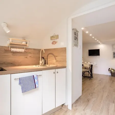 Charming At House Rustica With Terrace And Nearby Parking Apartament Punat