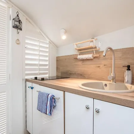 Charming At House Rustica With Terrace And Nearby Parking Apartament Punat