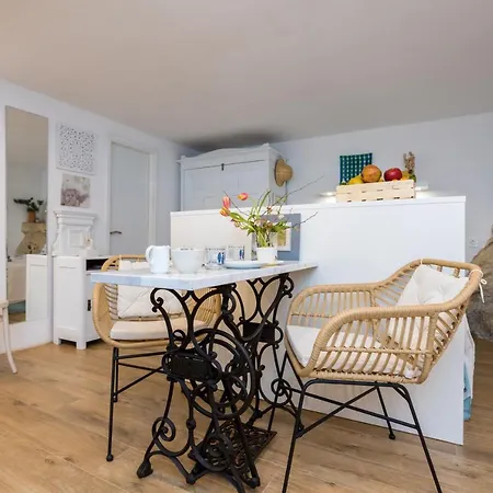 Charming At House Rustica With Terrace And Nearby Parking