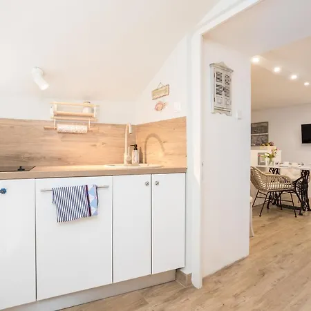 Charming At House Rustica With Terrace And Nearby Parking