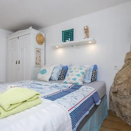 Apartmán Charming At House Rustica With Terrace And Nearby Parking