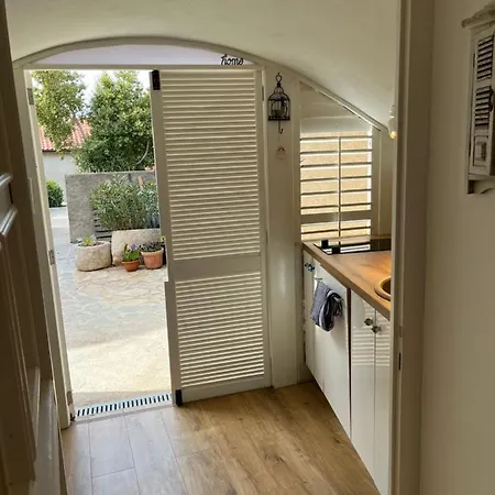 Charming At House Rustica With Terrace And Nearby Parking * Punat