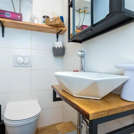 Apartment Charming At House Rustica With Terrace And Nearby Parking Punat