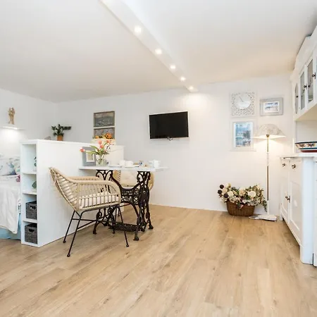 Apartment Charming At House Rustica With Terrace And Nearby Parking *