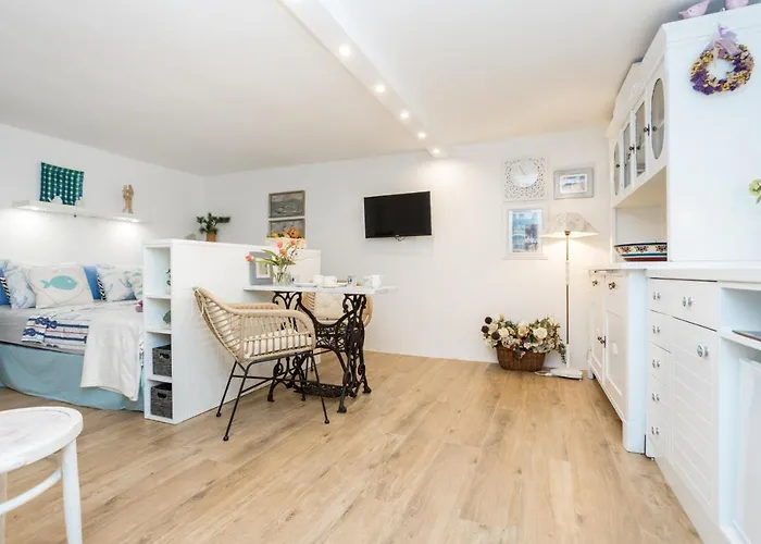 Apartment Charming At House Rustica With Terrace And Nearby Parking *